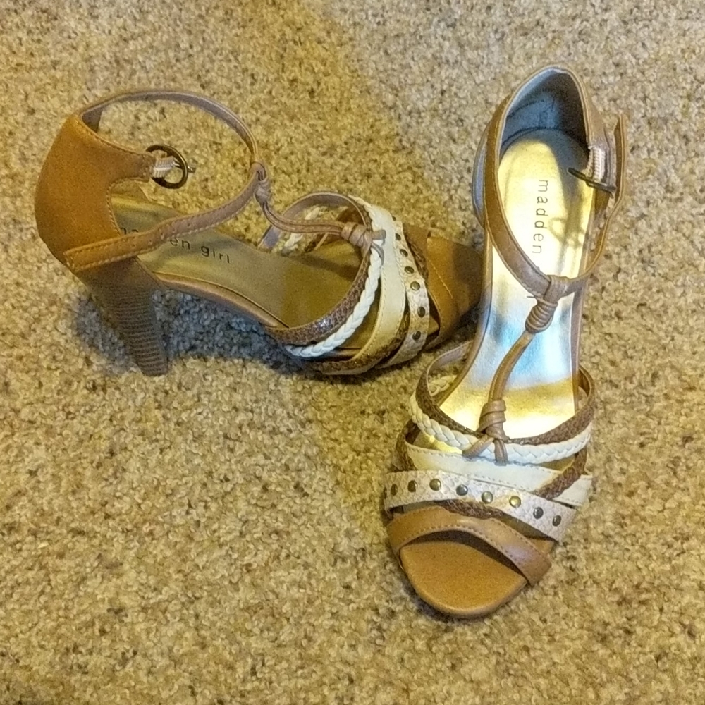 Strappy sandal